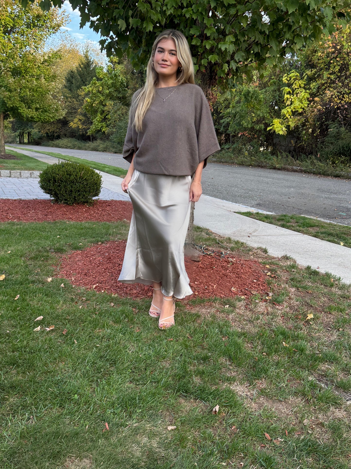 MOCHA CREW KNIT TOP
