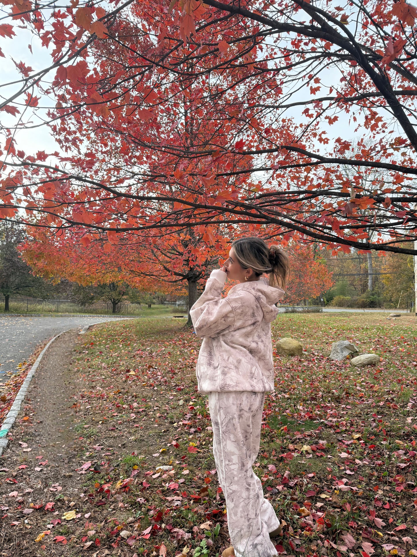 AVERY CLASSIC HOODIE