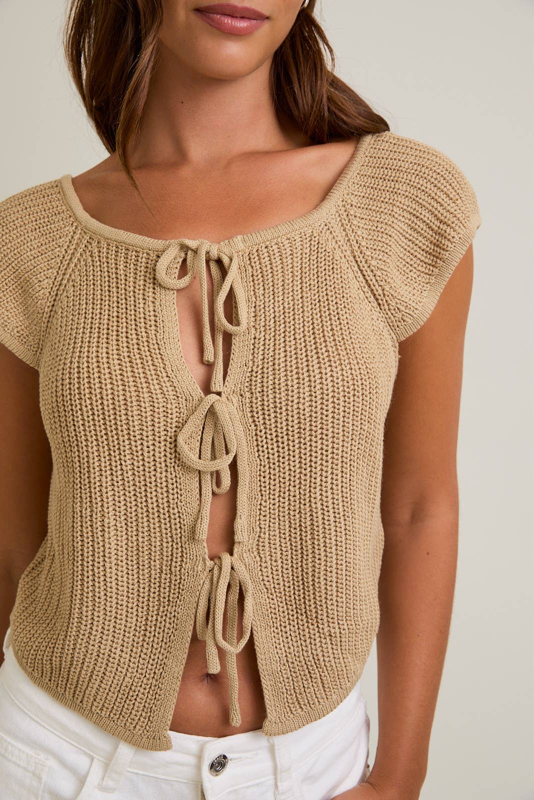 FRONT TIE SLEEVELESS SWEATER CARDIGAN