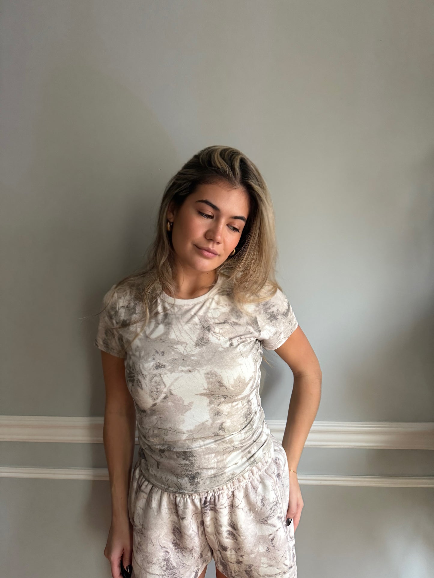 AVERY WOOD CAMO BABY TEE