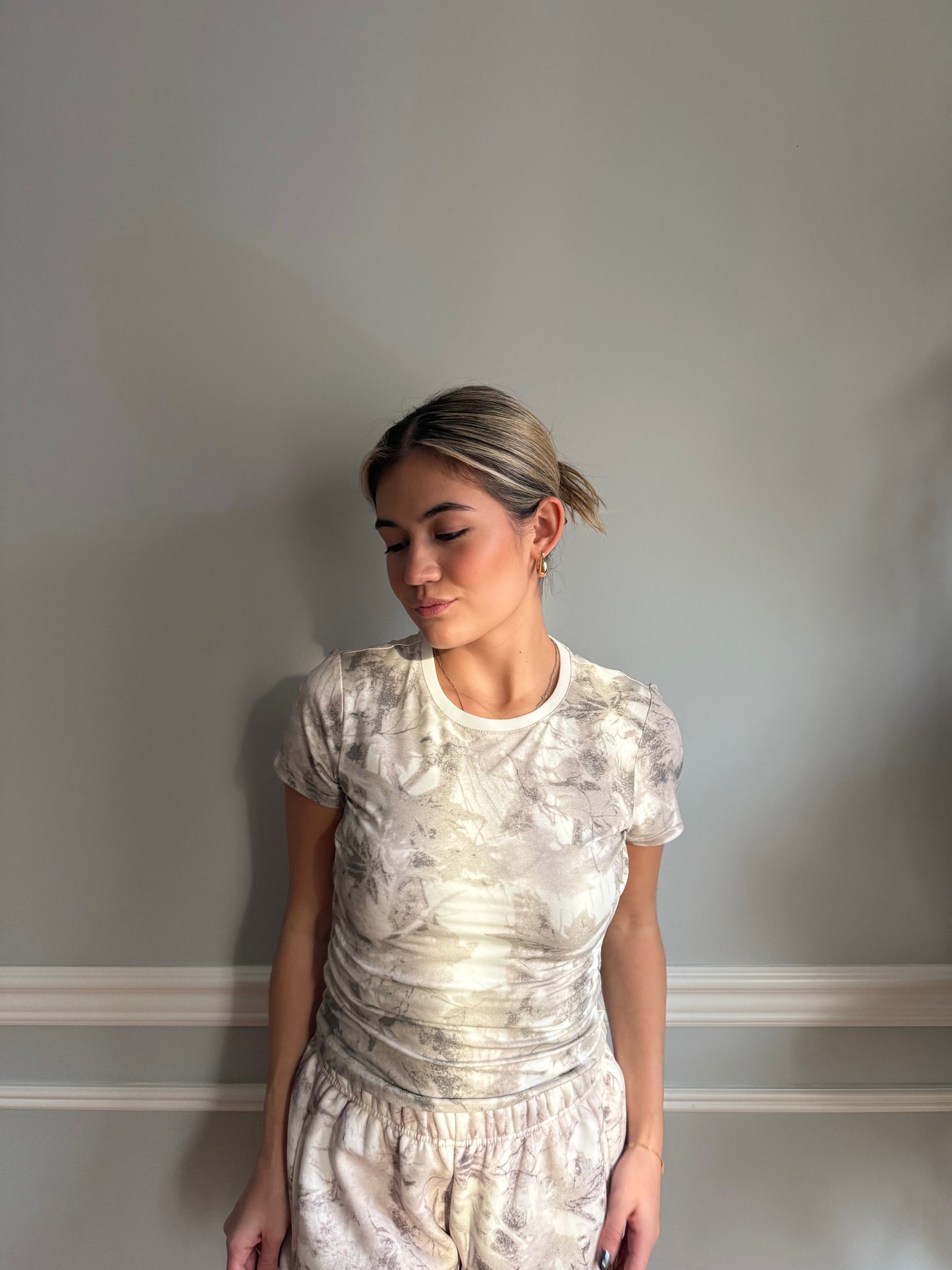 AVERY WOOD CAMO BABY TEE