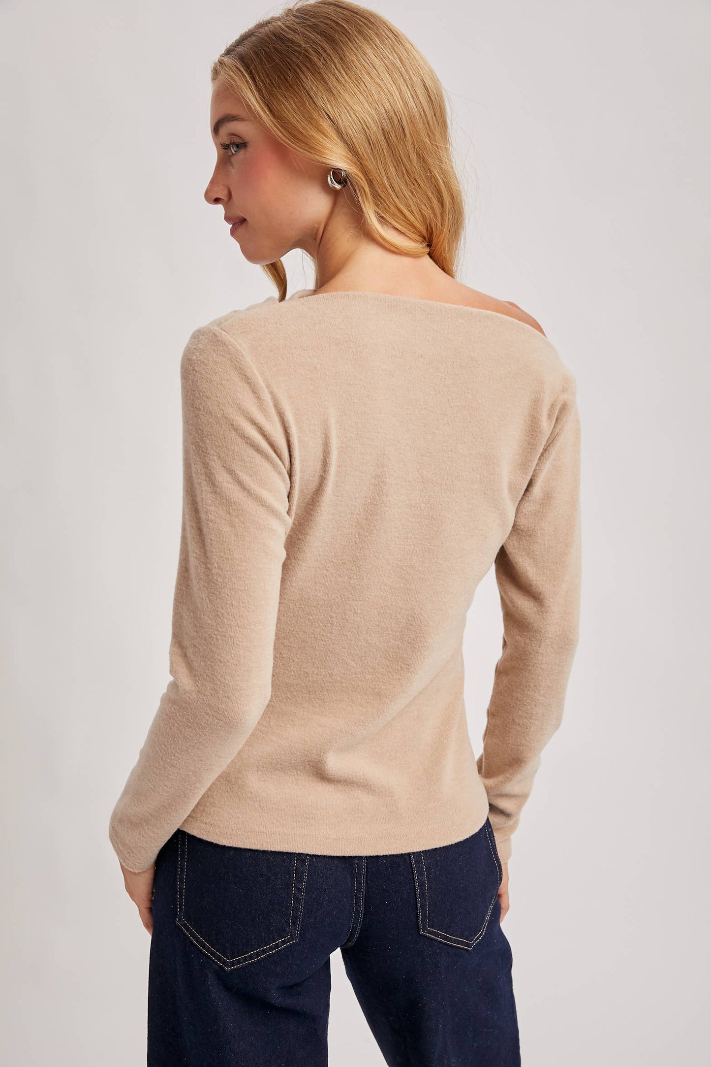 ONE OFF SHOULDER KNIT TOP