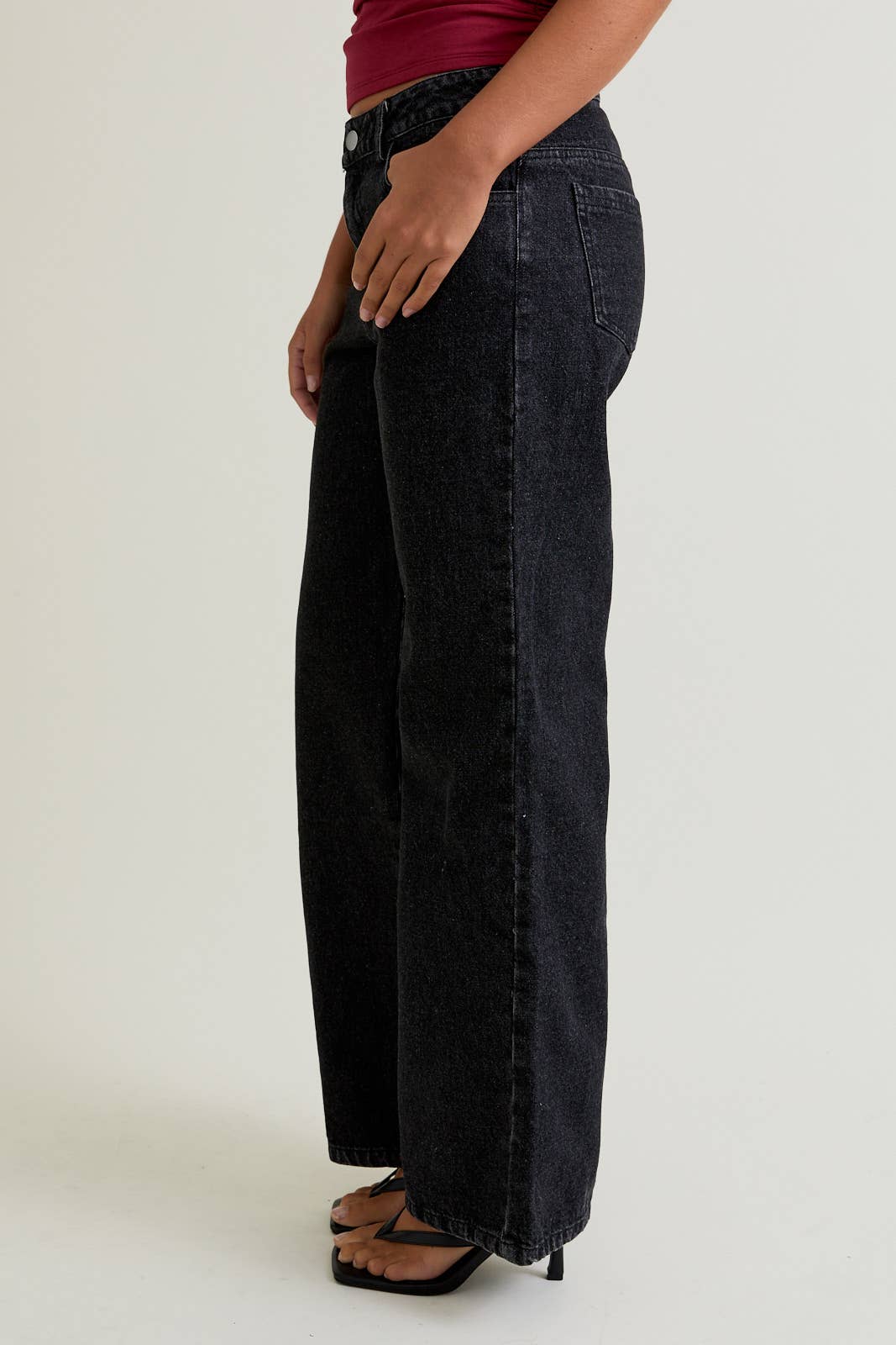 THE ICONIC STRAIGHT DENIM