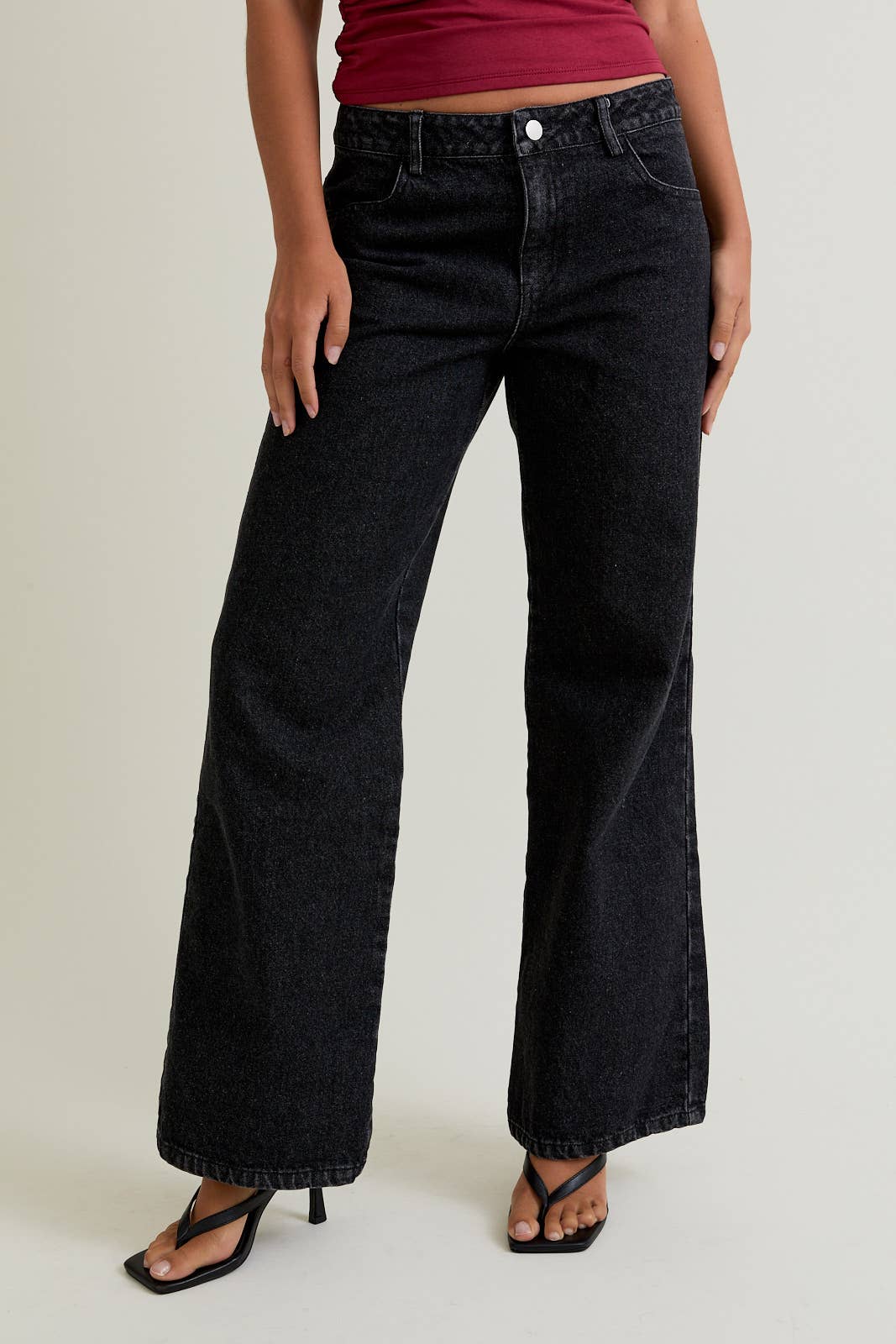 THE ICONIC STRAIGHT DENIM