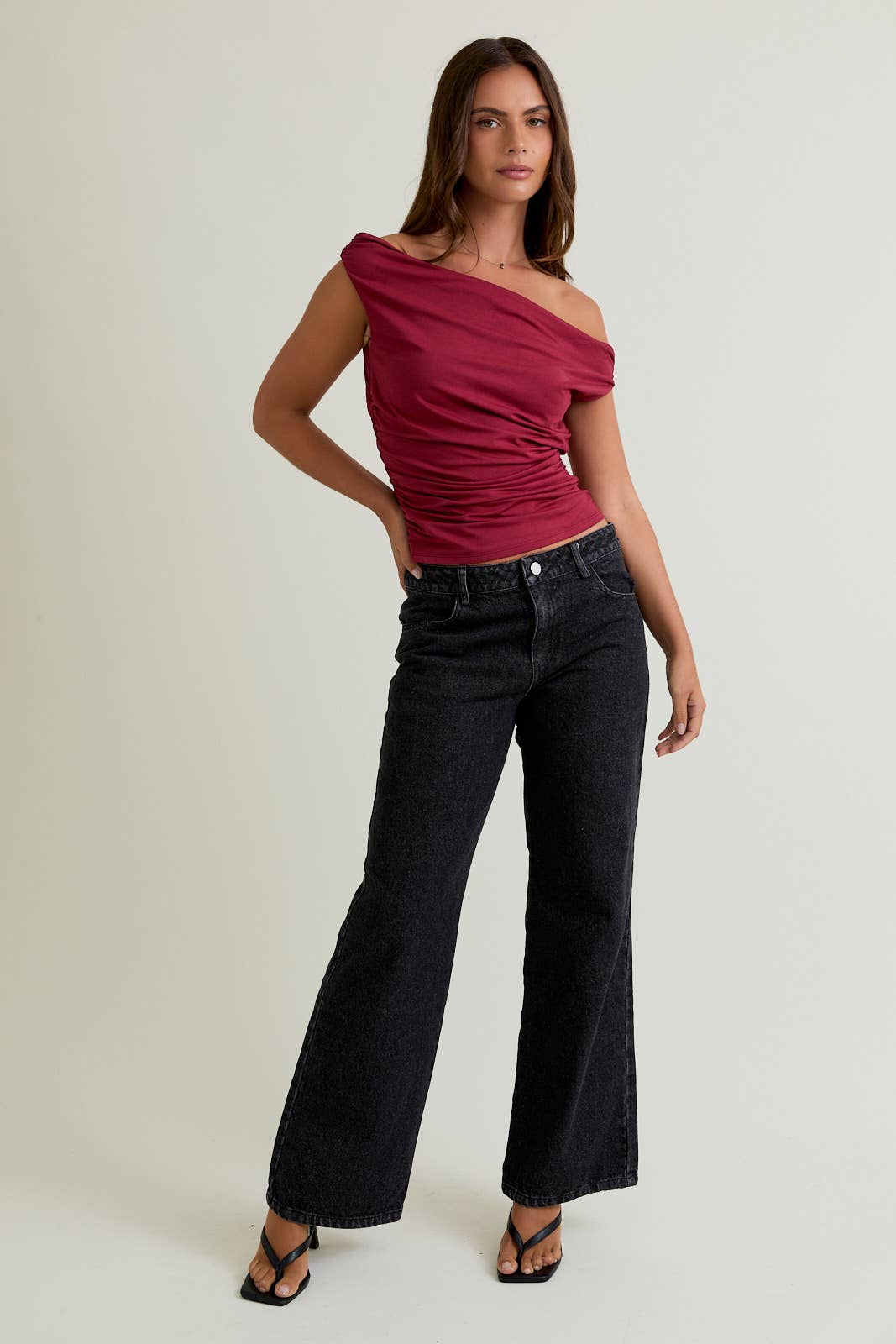 THE ICONIC STRAIGHT DENIM